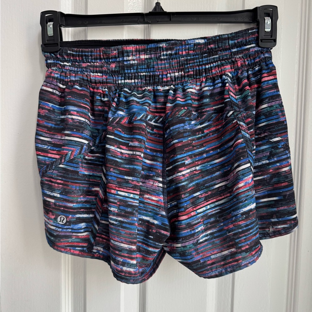 Lululemon Tracker Short V 4"
Hinshu Alpine White Multi - Picture 4 of 8